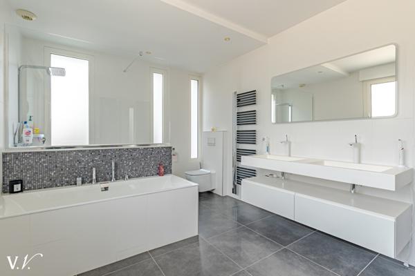 Maison à vendre 1 135 000 € Mérignac 8 p 298 m² DPE B
