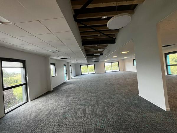 BUREAUX à VENDRE de 1370 m²