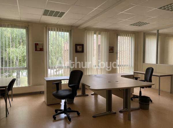 À LOUER - PLATEAUX DE BUREAUX AU COUR D'UNE ZONE INDUSTRIELLE DYNAMIQUE - DUNKERQUE