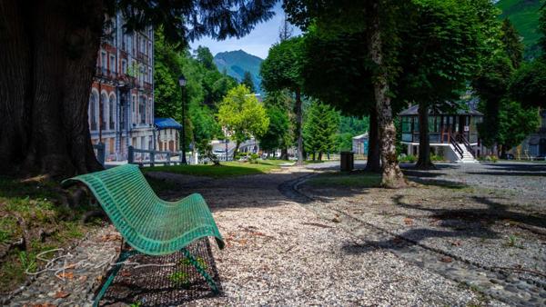 Dpt Pyrénées Atlantiques (64), à vendre EAUX BONNES appartement T3 de 83,2 m²