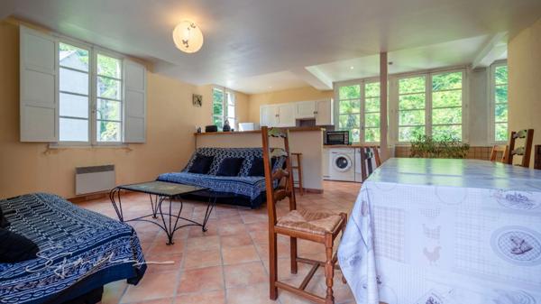 Dpt Pyrénées Atlantiques (64), à vendre EAUX BONNES appartement T3 de 83,2 m²