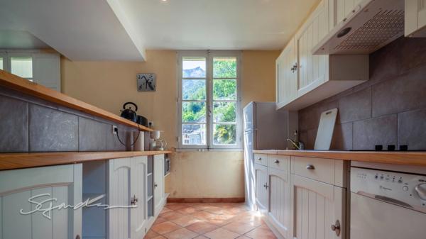 Dpt Pyrénées Atlantiques (64), à vendre EAUX BONNES appartement T3 de 83,2 m²