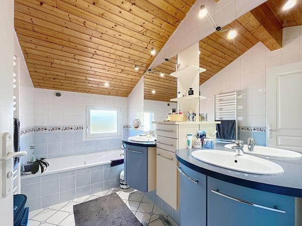 Maison Cholet - 5 pièces, 3 chambres grand volume et parfaite orientation ...