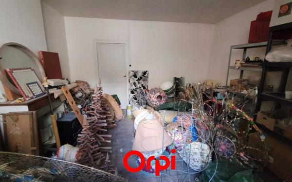 Immeuble à vendre    5 pièces • 182,83 m2 Beaurepaire