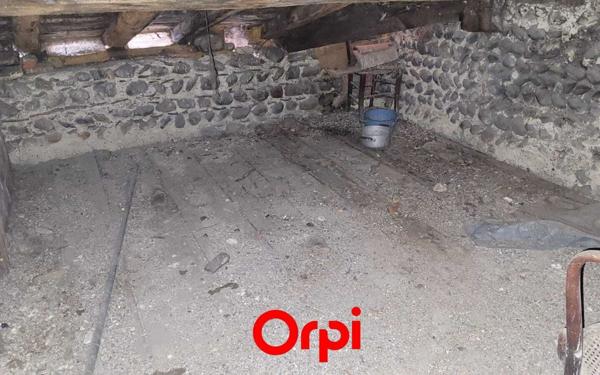 Immeuble à vendre    5 pièces • 182,83 m2 Beaurepaire