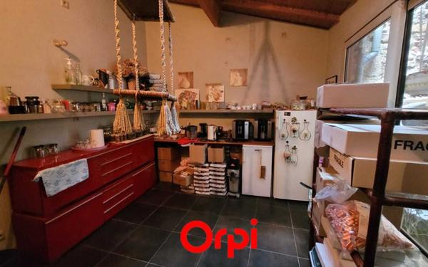 Immeuble à vendre    5 pièces • 182,83 m2 Beaurepaire