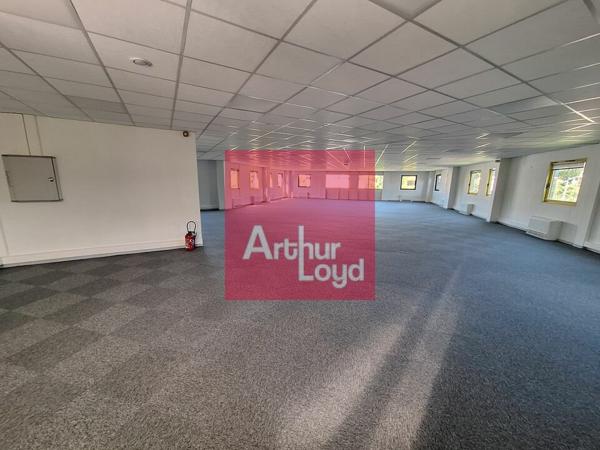 AUBIERE LA PARDIEU A LOUER BUREAUX EN ETAGE 285M²