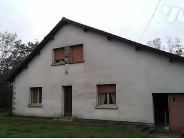 maison 2 niveaux : cuisine, séjour, 4 chambres, 1 sde, Wc, grenier. Garage. Cave