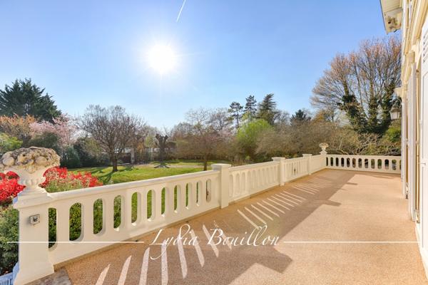 Maisons-Laffitte (78600) Maisons-Lafitte Propriété de 10 pièces avec parc et piscine