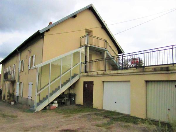 Immeuble de 430 m2 habitables composé de 4 appartements à Vesoul 70000  au prix de 197 900 Euros
