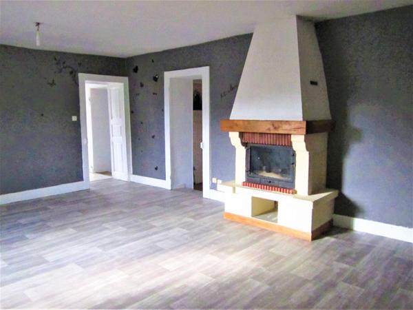 Immeuble de 430 m2 habitables composé de 4 appartements à Vesoul 70000  au prix de 197 900 Euros