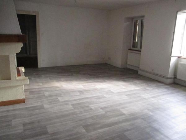 Immeuble de 430 m2 habitables composé de 4 appartements à Vesoul 70000  au prix de 197 900 Euros