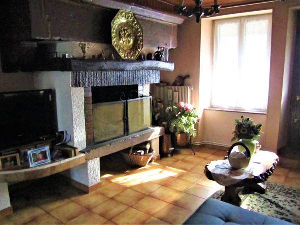 Immeuble de 430 m2 habitables composé de 4 appartements à Vesoul 70000  au prix de 197 900 Euros