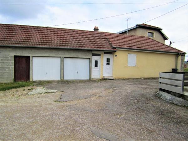 Immeuble de 430 m2 habitables composé de 4 appartements à Vesoul 70000  au prix de 197 900 Euros