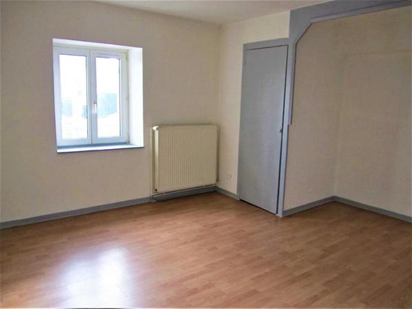 Immeuble de 430 m2 habitables composé de 4 appartements à Vesoul 70000  au prix de 197 900 Euros
