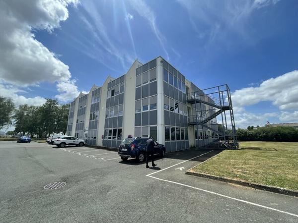 BUREAUX DE 780m² A LOUER A CHAURAY PROCHE DE L'AVENUE DE PARIS ET DE LA ZONE MENDES FRANCE CHAURAY NIORT