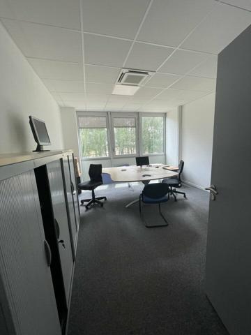 BUREAUX DE 780m² A LOUER A CHAURAY PROCHE DE L'AVENUE DE PARIS ET DE LA ZONE MENDES FRANCE CHAURAY NIORT