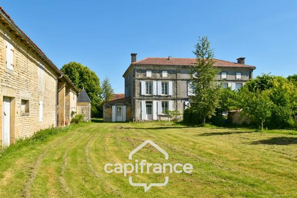 Propriété à vendre 14 pièces PAILLE (17) sur 4800m² de terrain avec nombreuses dépendances