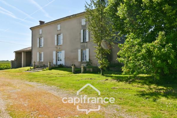 Propriété à vendre 14 pièces PAILLE (17) sur 4800m² de terrain avec nombreuses dépendances