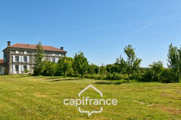 Propriété à vendre 14 pièces PAILLE (17) sur 4800m² de terrain avec nombreuses dépendances