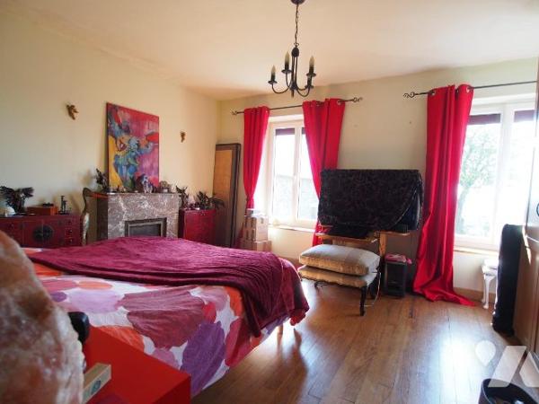 SOULEUVRE-EN-BOCAGE- ENSEMBLE IMMOBILIER AVEC 3 HECTARES