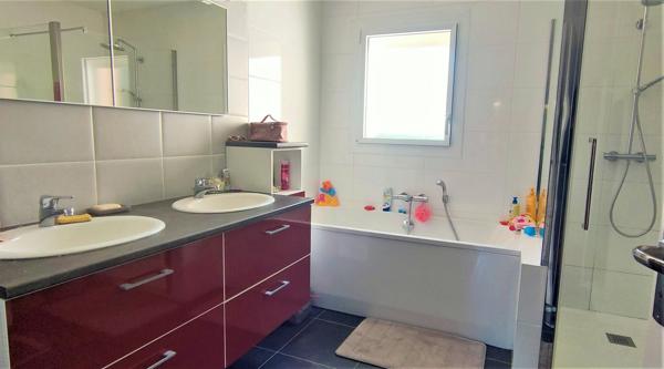 MAISON PLAIN PIED 5 CHAMBRES AVEC PISCINE COUVERTE