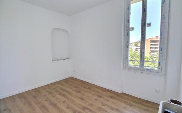 Appartement à vendre    4 pièces • 80 m2 Marseille 12
