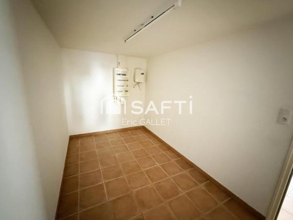 Ensemble immobilier rénové avec dépendances et terrain.