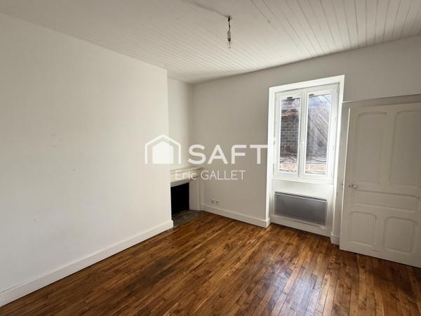 Ensemble immobilier rénové avec dépendances et terrain.