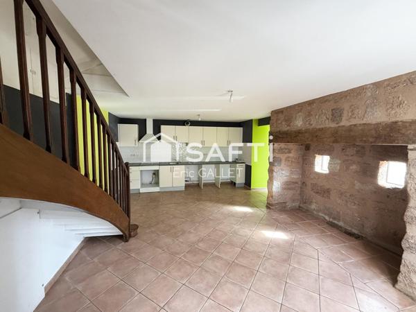 Ensemble immobilier rénové avec dépendances et terrain.