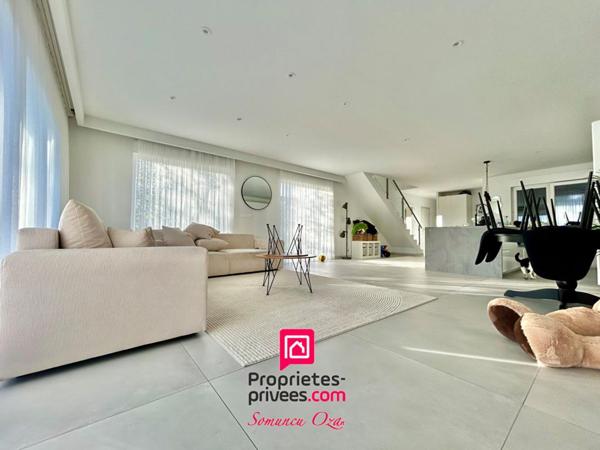 Maison Contemporaine avec piscine 150 m2 habitable sur 935 m2 de terrain à Barr