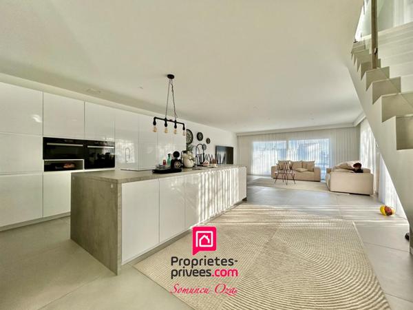 Maison Contemporaine avec piscine 150 m2 habitable sur 935 m2 de terrain à Barr