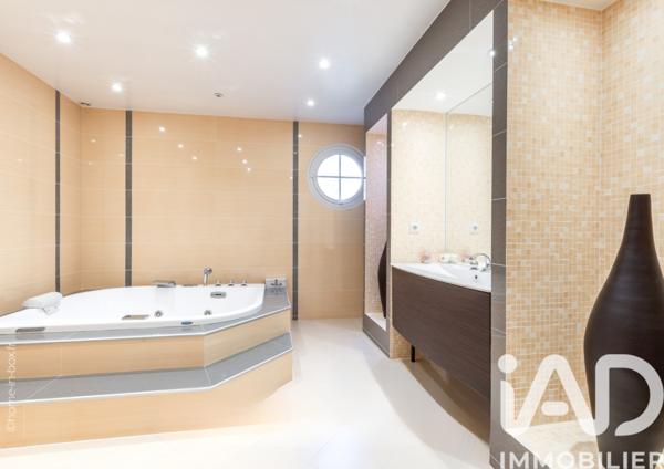 Maison à vendre 15 pièces 657,9 m² Magny-le-Hongre