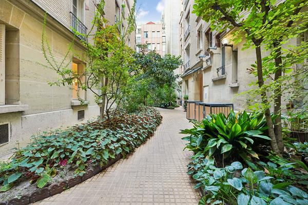 RUE TOCQUEVILLE - Appartement de 84m2 - 2 chambres - Charme de l'ancien