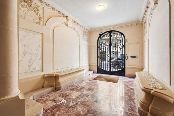 RUE TOCQUEVILLE - Appartement de 84m2 - 2 chambres - Charme de l'ancien