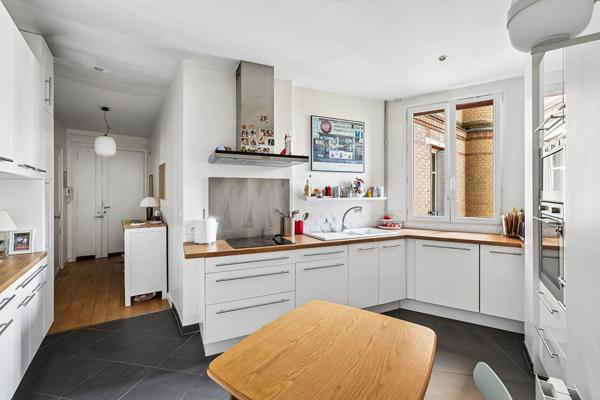 RUE TOCQUEVILLE - Appartement de 84m2 - 2 chambres - Charme de l'ancien