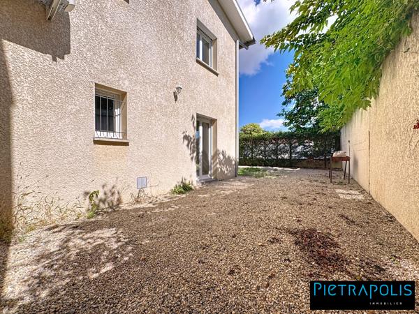 Bâtiment Professionnel rénové en 2020 avec 3 pièces et un sous-sol de 55m2
