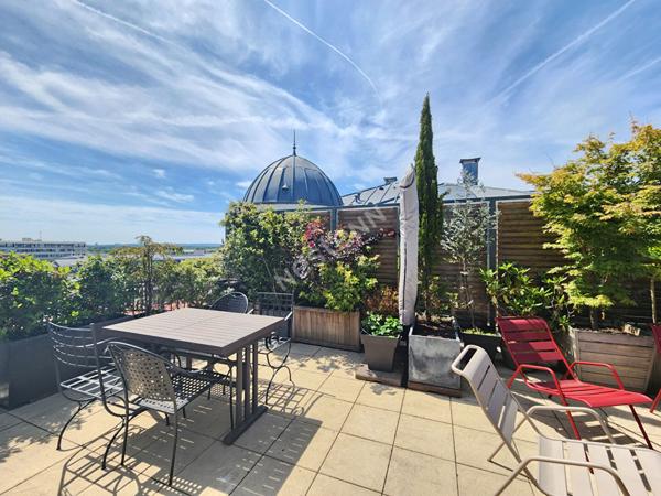 PUTEAUX Hyper centre ville: Dernier étage , appartement 5 pièces avec terrasse de 35 m², cave et Parkings