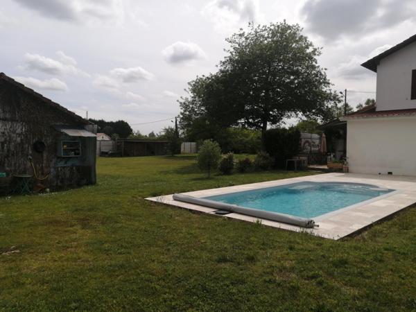 grand appartement, avec jardin, piscine et granges