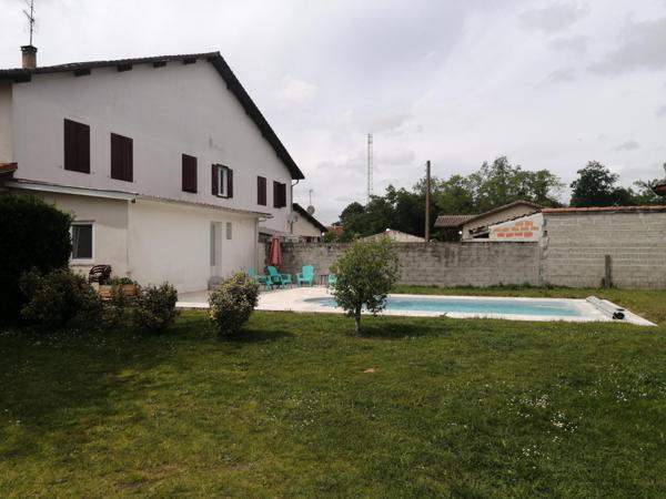 grand appartement, avec jardin, piscine et granges