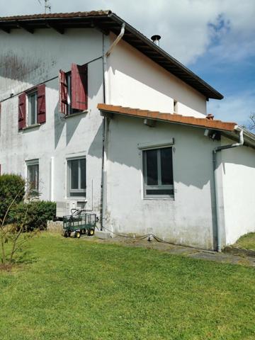 grand appartement, avec jardin, piscine et granges