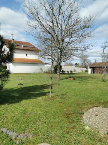 grand appartement, avec jardin, piscine et granges
