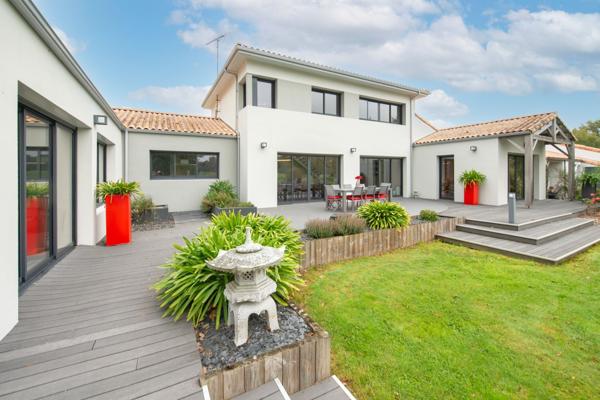 Vente Maison contemporaine Nesmy 7 Pièces 296 m²