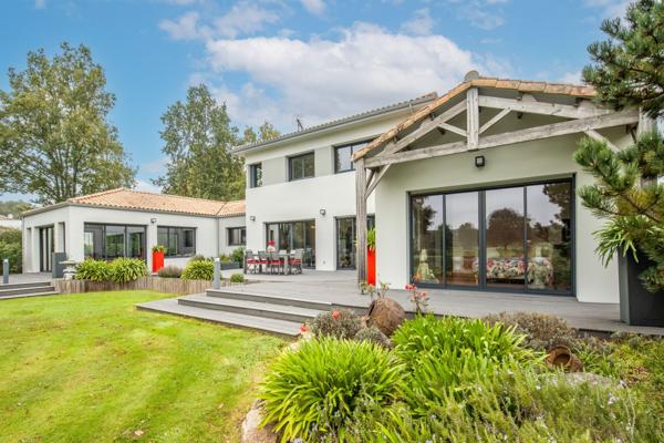 Vente Maison contemporaine Nesmy 7 Pièces 296 m²