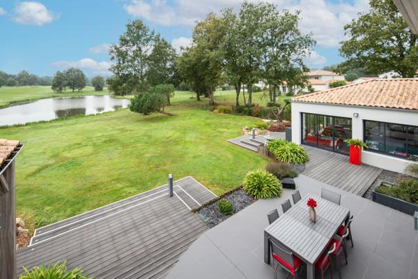 Vente Maison contemporaine Nesmy 7 Pièces 296 m²