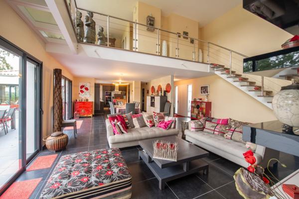 Vente Maison contemporaine Nesmy 7 Pièces 296 m²