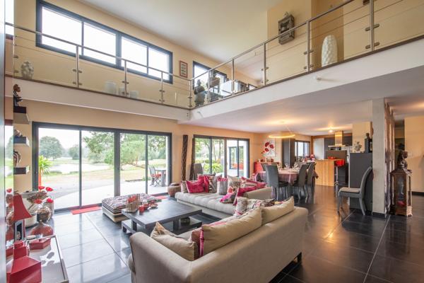 Vente Maison contemporaine Nesmy 7 Pièces 296 m²