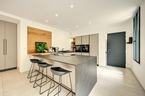 Vente Maison de ville Aix-en-Provence 6 Pièces 200 m²