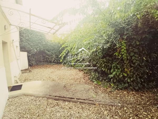 A 900 mètres, du centre ville de CHATELLERAULT