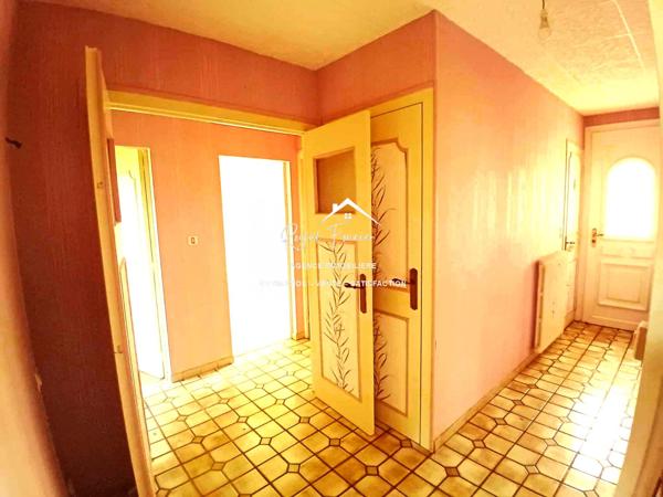 A 900 mètres, du centre ville de CHATELLERAULT